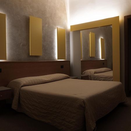 Dealuna Motel Fidenza Bagian luar foto