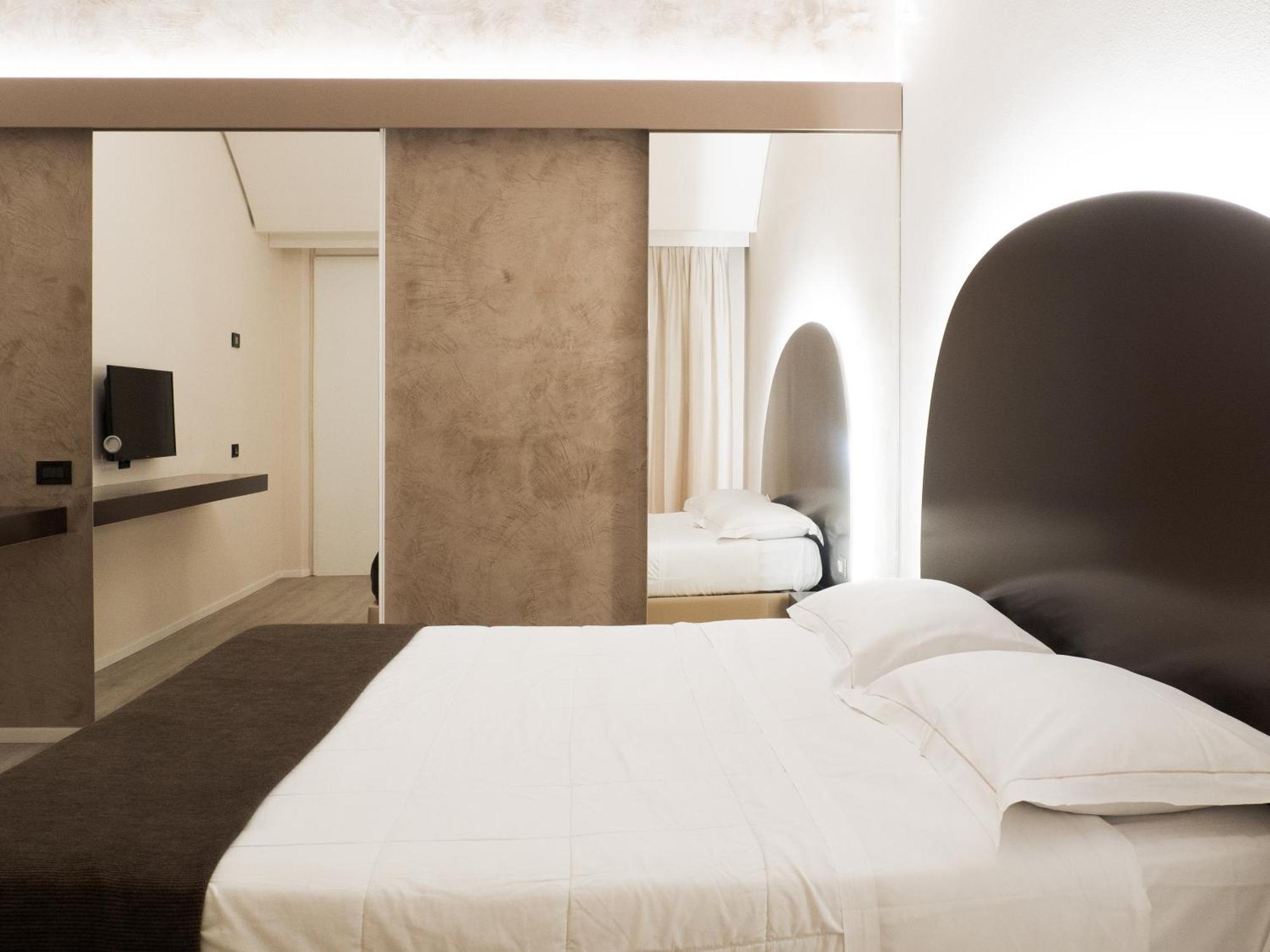 Dealuna Motel Fidenza Bagian luar foto