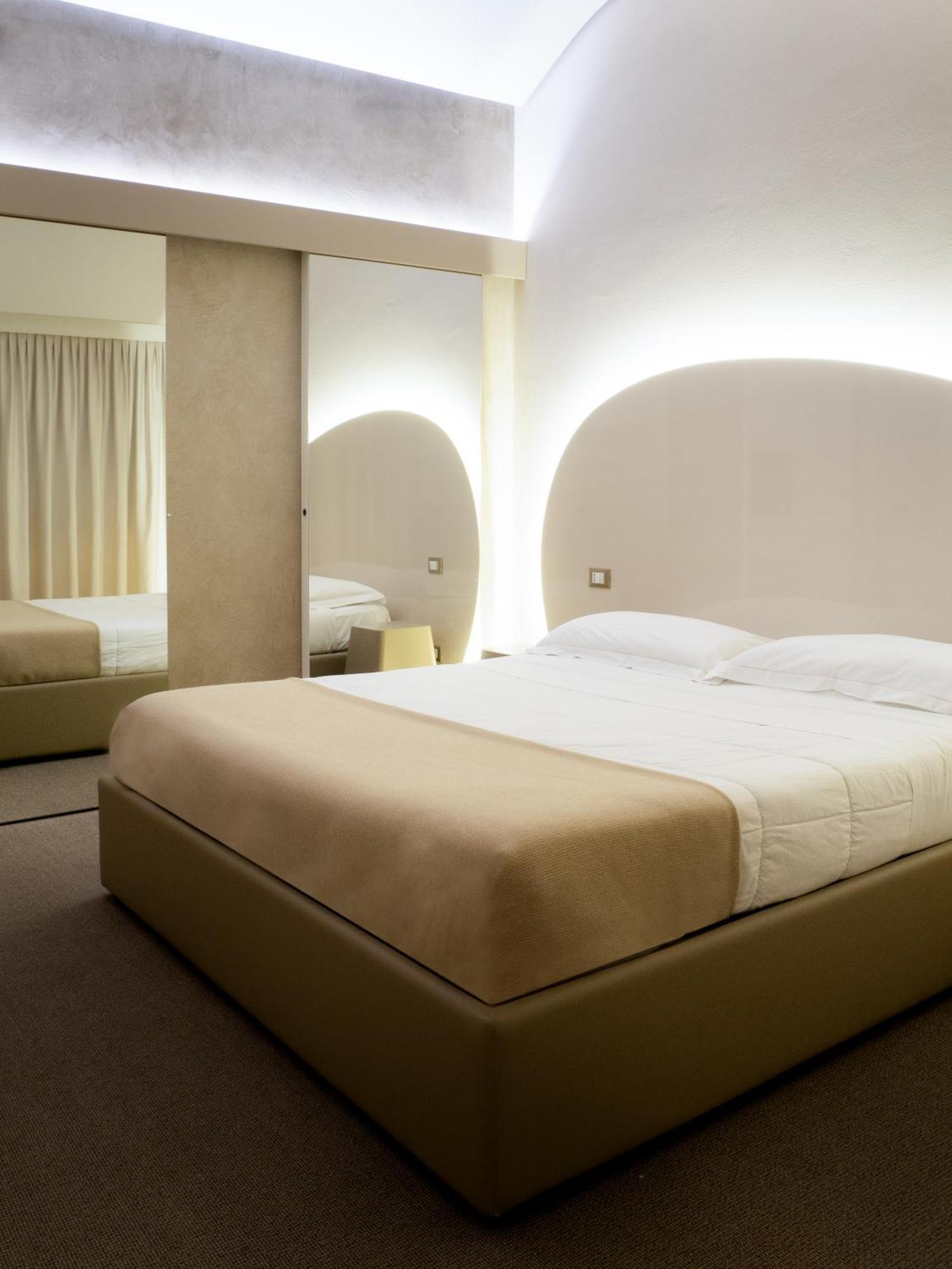 Dealuna Motel Fidenza Bagian luar foto