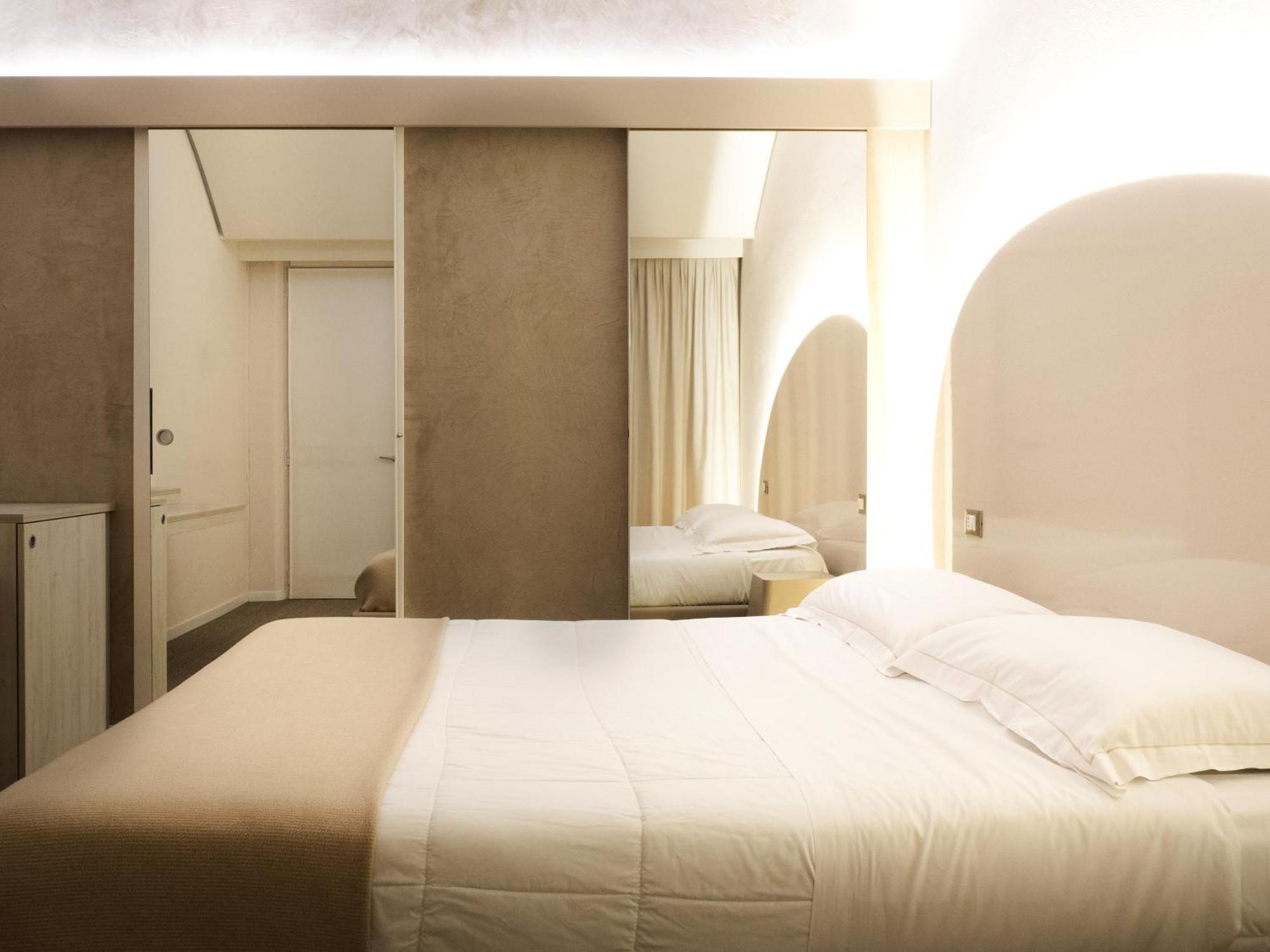 Dealuna Motel Fidenza Bagian luar foto