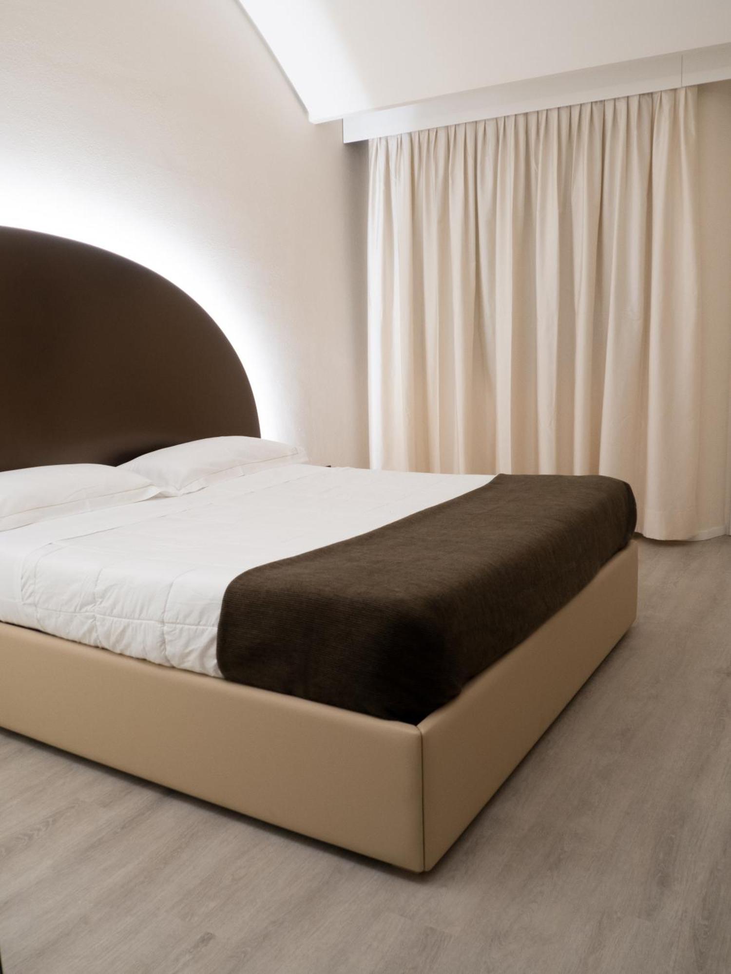 Dealuna Motel Fidenza Bagian luar foto