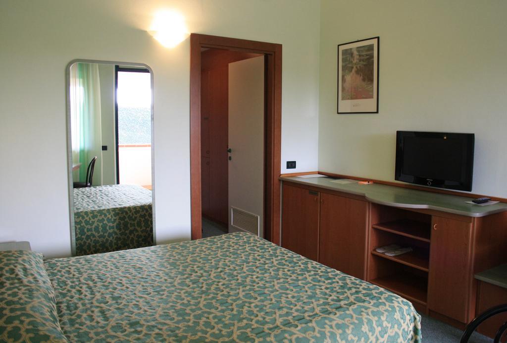 Dealuna Motel Fidenza Bagian luar foto